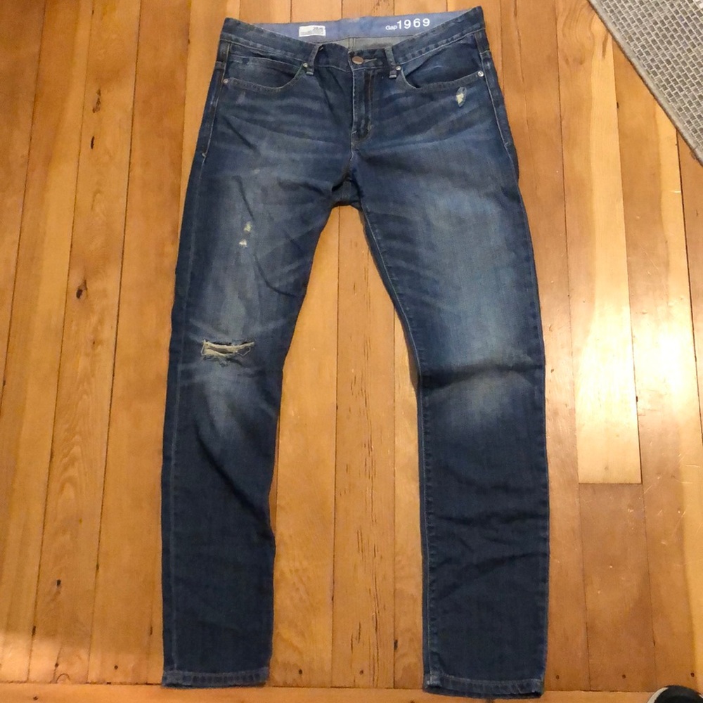 Skinny distressed jeans